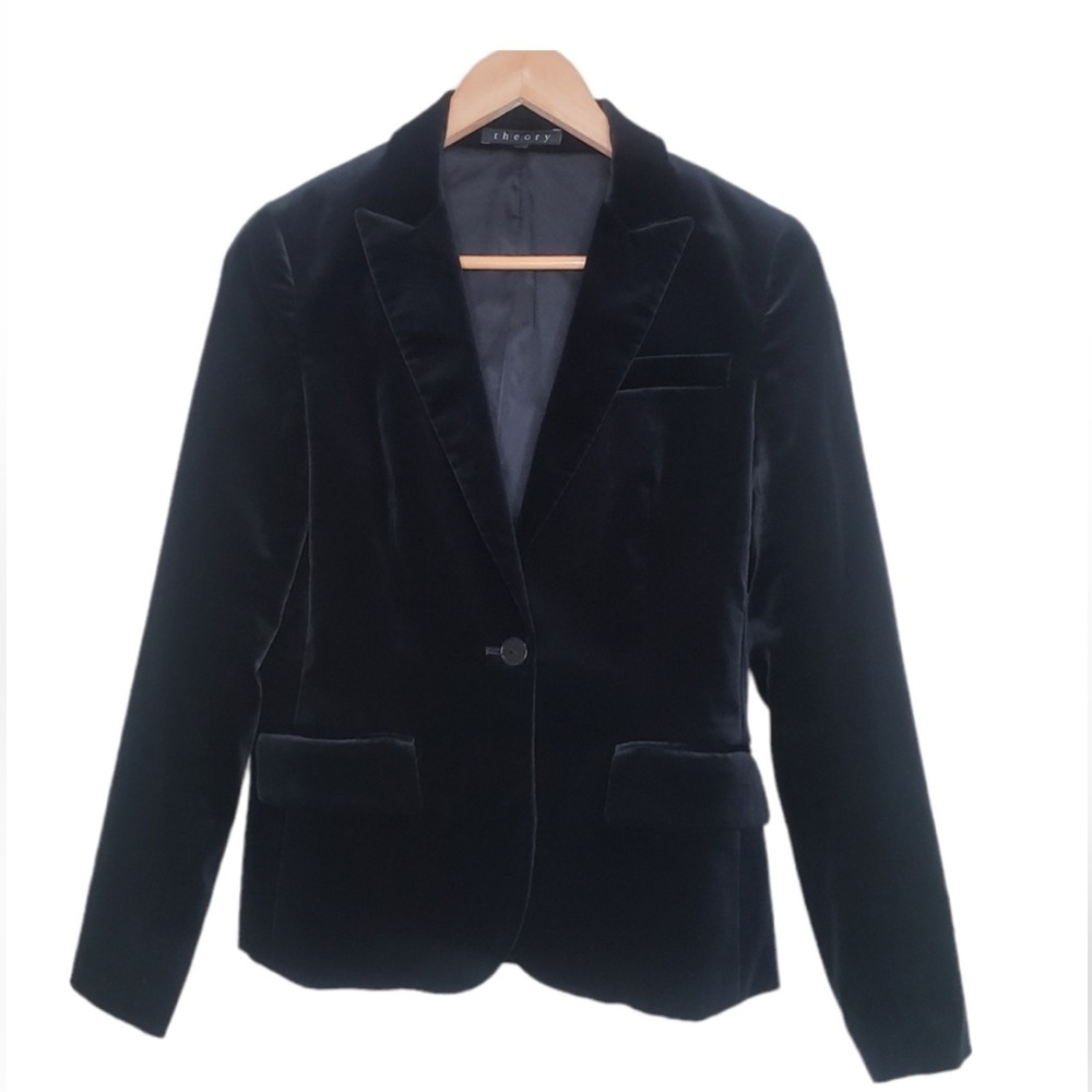 Theory Velvet Single-Breasted Notched Black
Blazer Jacket. Size 4